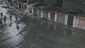 Uma operação policial terminou com as mortes de 12 homens no bairro de Fazenda Coutos, no subúrbio de Salvador.