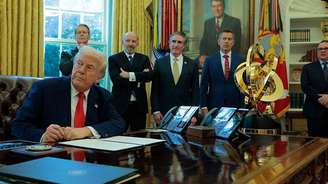 Assessores de Trump tentaram convencê-lo de rever as tarifas - mas foi o mercado de títulos que acabou fazendo isso, segundo analistas