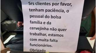 Cartaz afixado em restaurante de São Paulo, que culpava 'o pessoal do Bolsa Família' pela falta de funcionários, viralizou nas redes sociais