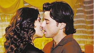 Helena Fernandes e Emílio Orciollo Neto em 'Roda da Vida' (2001), na Record