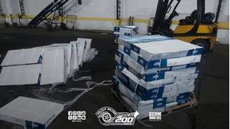 Carga de bacalhau recuperada pela Polícia Militar.