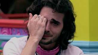 Fiuk tem crise de choro no BBB21