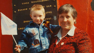 Natalya Filonova com seu filho, quando era criança