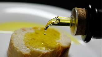 Azeite x óleo de oliva: especialista explica diferenças 