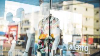 Governo quer que patrões e funcionários negociem as compensações para quem trabalhar em feriados