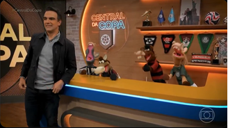 Tadeu Schmidt, apresentador, no Central da Copa