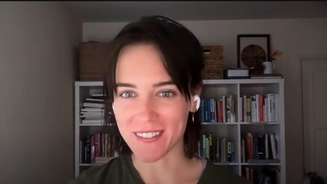 A escritora americana Kyla Scanlon conquistou inúmeros seguidores nas redes sociais com suas conversas francas sobre economia e finanças