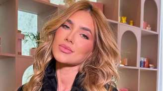 Virginia Fonseca posa para foto 