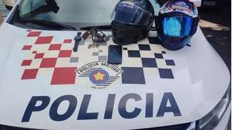 Polícia prende dois suspeitos de assaltar mulher com bebê na Chácara Santo Antônio