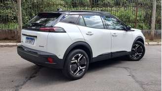Peugeot 2008 vs Fiat Strada