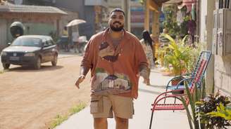 O ator Paulo Vieira se notabiliza com as camisas usadas em Pablo e Luisão. Foram criadas pelo grafiteiro Consp.