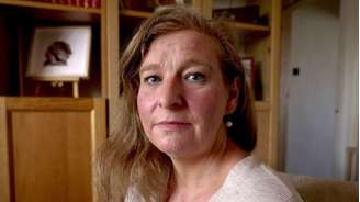 Sarah disse que os medicamentos receitados a seu pai o deixaram obcecado por pornografia