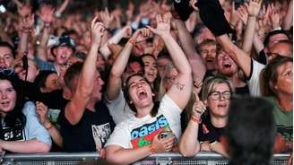 Turnê foi iniciada com show em Cardiff, no País de Gales, no início de julho