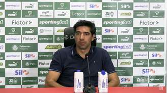 Abel Ferreira durante coletiva após o jogo contra o Vitória pelo Brasileirão