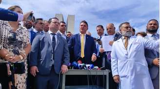 Parlamentares de oposição se reúnem em protesto contra a prisão do ex-presidente Jair Bolsonaro