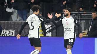 Memphis comemora gol contra o Palmeiras nas oitavas de final da Copa do Brasil.