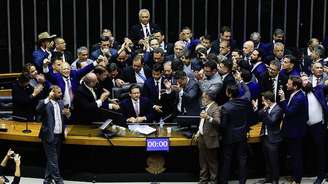 Motim de deputados bolsonaristas durou 30h.