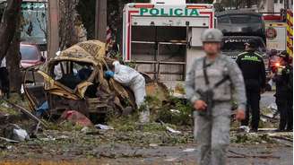 Restos de um veículo destruído pelas explosões de quinta-feira (21/08) em Cali Restos de um veículo destruído pelas explosões de quinta-feira (21/08) em Cali