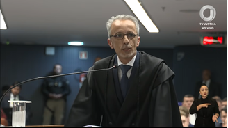 O advogado de Mauro Cid, Jair Alves Pereira, durante sessão de julgamento sobre a tentativa de golpe de Estado no qual seu cliente é réu 