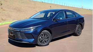 Linha 2026 do sedã híbrido chinês ganha nova cor de pintura e pacote ADAS 2 de condução semiautônoma