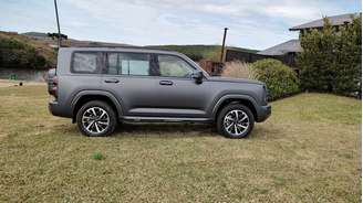 SUV tem 4,95 metros de comprimento e 2,85 m de entre-eixos
