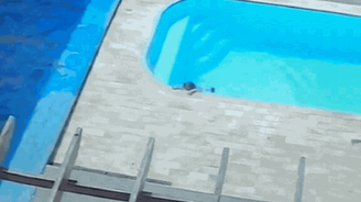 Segundo a mãe, o espaço só fica sem proteção nos momentos de limpeza