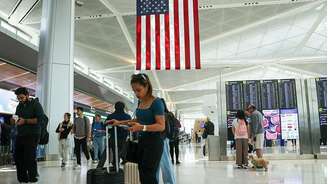 Governo tem tomado decisões que dificultam a entrada e permanência de pessoas que buscam migrar de forma legal para os EUA