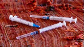 O uso de drogas injetáveis está alimentando a epidemia de HIV em Fiji