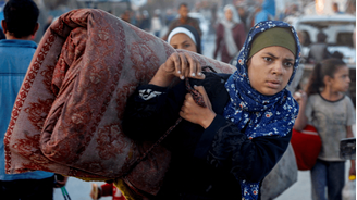 Cerca de 700 mil deslocados da Cidade de Gaza e do norte da faixa aguardam a conclusão da retirada de Israel para retornar ao que restou de suas casas