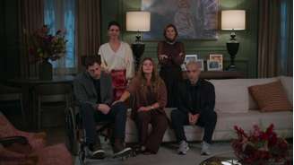 Leonardo (Guilherme Magon), Celina (Malu Galli), Odete (Debora Bloch), Heleninha (Paolla Oliveira) e Afonso (Humberto Carrão) de Vale Tudo (Reprodução/TV Globo)