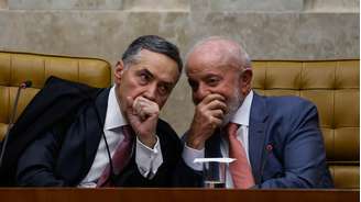 O agora ministro aposentado Luís Roberto Barroso jantou ontem com o presidente Lula no Palácio da Alvorada