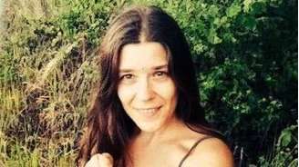 Nina Kutina viveu por nove meses com as duas filhas em uma caverna em uma floresta da Índia