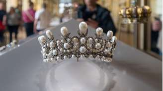 Coroa da imperatriz Eugênia, uma das peças que foram roubadas do Museu do Louvre, na França, no dia 19 de outubro
