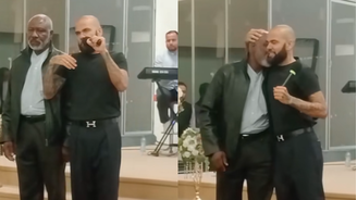 Daniel Alves é flagrado 'pregando' em igreja na Espanha após ter sido condenado por abuso sexual