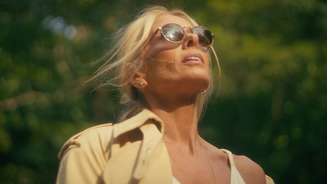 'Meu Ayrton por Adriane Galisteu' detalha vida da apresentadora após a morte do piloto.