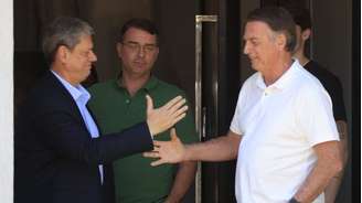 No mesmo dia em que STF julga Bolsonaro, Tarcísio agradece o ex-presidente: ‘gratidão’.