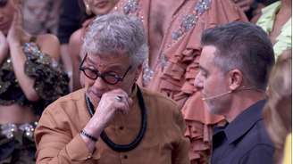 Carlinhos de Jesus e Luciano Huck no Domingão (Reprodução/TV Globo)