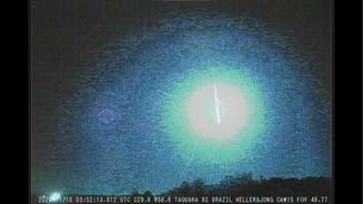 Meteoro explodiu no céu da região Sul do Brasil.