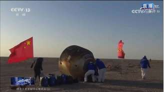 A cápsula pousou na região da Mongólia nesta sexta, 14.