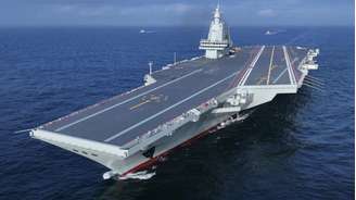 Lançado em 2022, o CNS Fujian representa o primeiro porta-aviões chinês totalmente projetado e construído no país – depositphotos.com / fotogenix