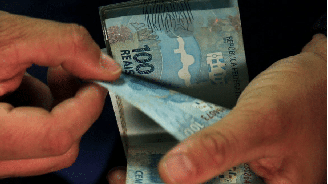 Com os juros elevados, o momento é ideal para equilibrar consumo e planejamento e usar o abono anual de forma estratégica