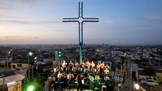 Morro da Cruz é uma vila - como são chamadas as favelas no Rio Grande do Sul - localizada na zona leste de Porto Alegre, além de um ponto geográfico de destaque da capital gaúcha.