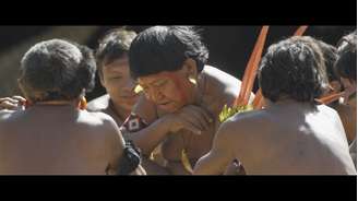 Davi Kopenawa em cena de 'A Queda do Céu'