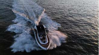 Fishing 440 Raptor tem três motores de popa que entregam mais de 1.200 cv