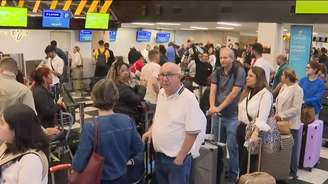 Aeroporto de Congonhas amanhece lotado de passageiros.