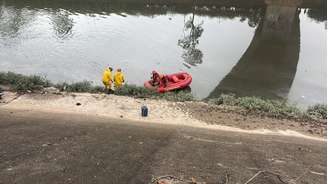 Corpo do entregador que estava desaparecido há três dias, após ser arrastado por uma enxurrada em Guarulhos, foi localizado no Rio Tietê nesta sexta.