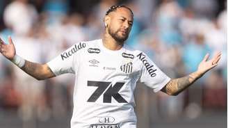 Neymar realiza cirurgia e espera voltar logo a campo para ter chance de convocação para a Copa.