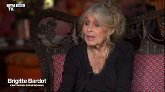 Brigitte Bardot na última entrevista a um canal de TV, em maio de 2025, em sua casa em Saint-Tropez, na Riviera Francesa