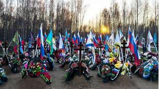 A BBC News Rússia contabiliza as perdas de guerra de Moscou usando relatórios oficiais, jornais, redes sociais e novos memoriais e túmulos