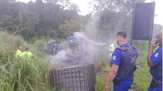 Criminosos armados explodem carro-forte em Piracicaba, no interior de São Paulo.